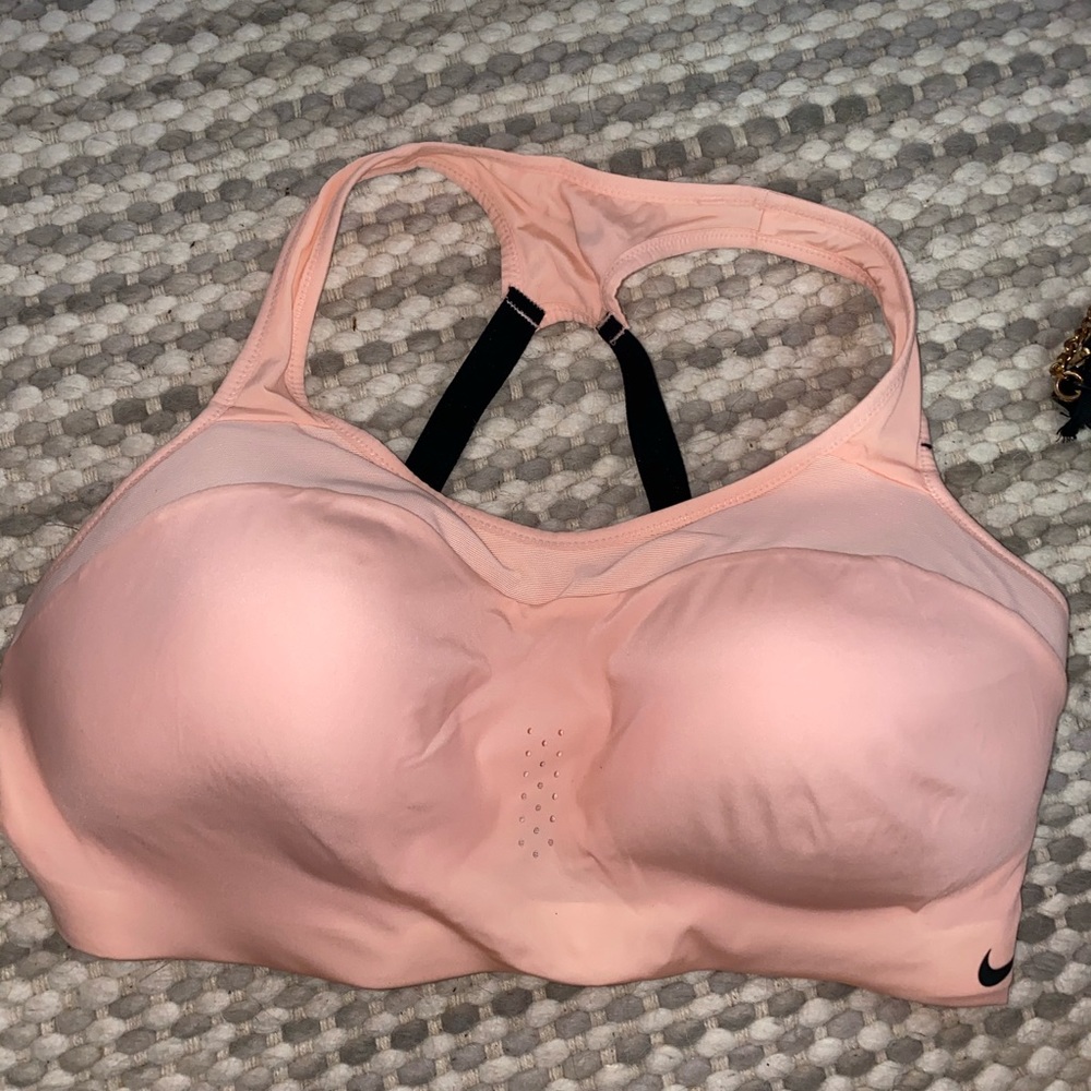 never worn nike sports bra